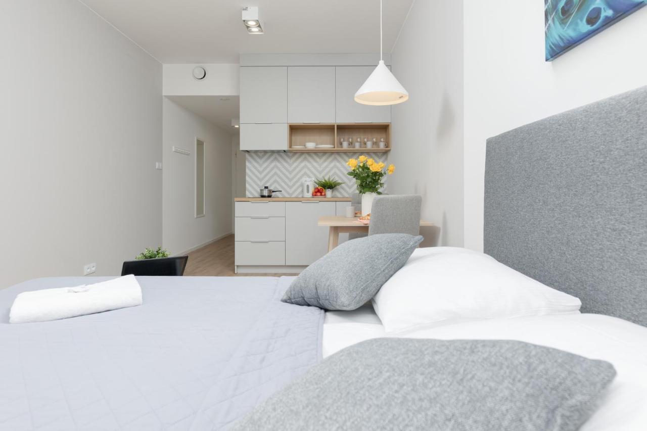 Metro Bielany Apartments With Parking By Noclegi Renters Warsaw Exterior photo